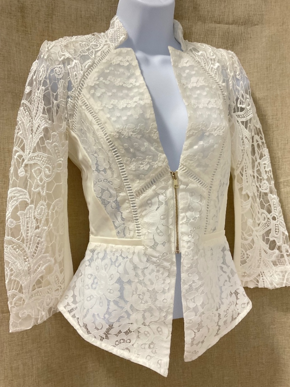 NWT bebe Lace Jacket , 00